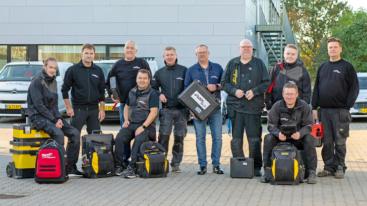 Serviceteam fra Insatech i mørkt tøj med relevant udstyr